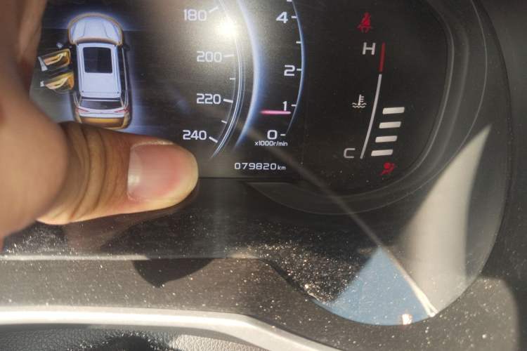 Used Geely Auto Emgrand X7 Sport 2018 1.8TD Automatic Two-Wheel Drive Smart Connect 4G Internet Edition Odometer Close Up