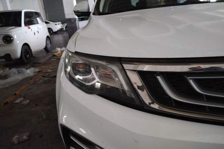 Used Geely Auto Emgrand X7 Sport 2018 1.8TD Automatic Two-Wheel Drive Smart 4G Connected Version Right Front Headlight