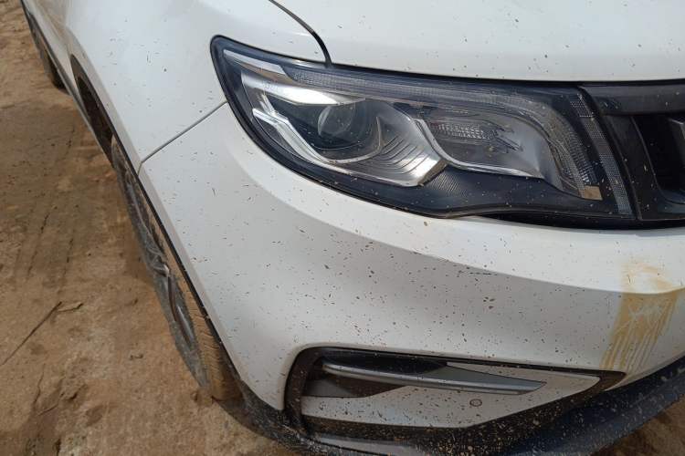 Used Geely Auto Emgrand X7 Sport 2018 1.8TD Automatic Two-Wheel Drive Smart Connect 4G Internet Edition Right Front Headlight