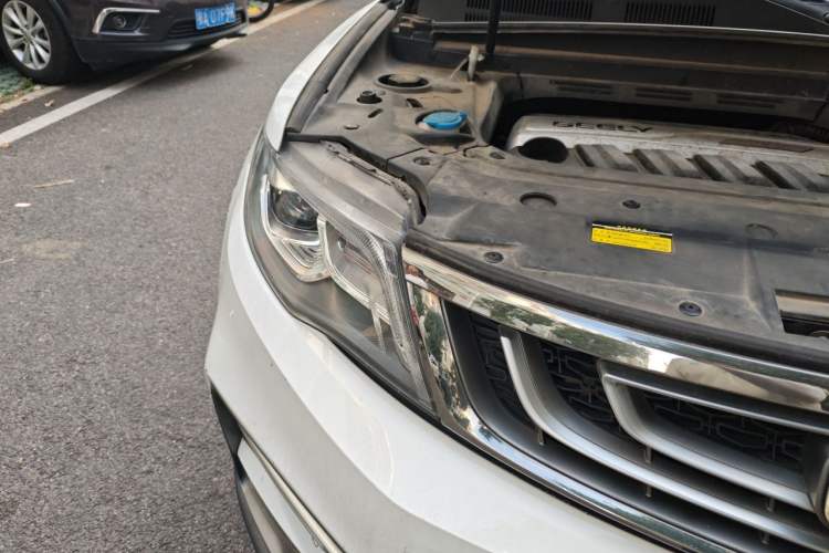 Used Geely Auto Emgrand X7 Sport 2018 1.8TD Automatic Two-Wheel Drive Smart 4G Connected Version Right Front Headlight