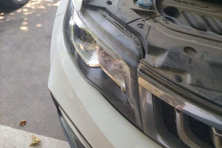 Used Geely Auto Emgrand X7 Sport 2018 Revised Version 1.8TD Automatic Two-Wheel Drive Smart Connectivity 4G-Enabled Edition Right Front Headlight