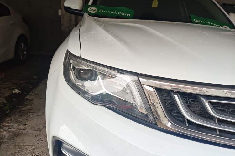 Used Geely Auto Emgrand X7 Sport 2018 1.8TD Automatic Two-Wheel Drive Smart Connect 4G Internet Edition Right Front Headlight
