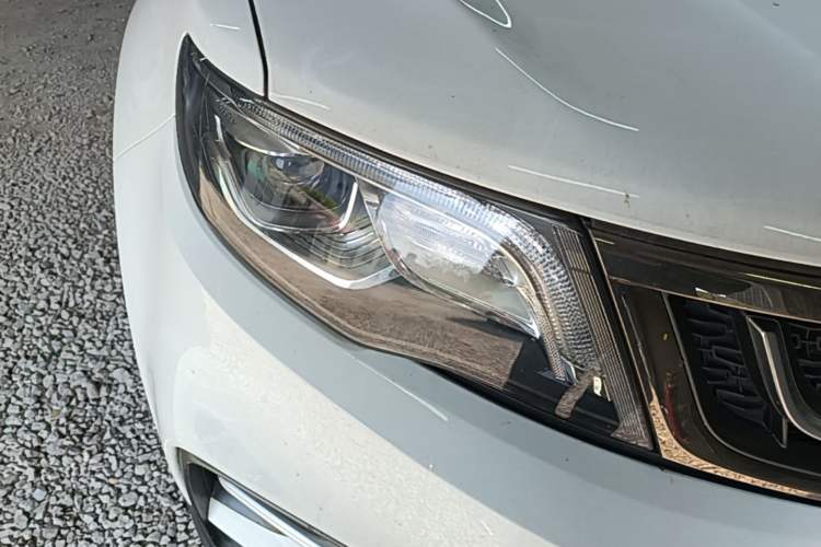 Used Geely Auto Emgrand X7 Sport 2018 Revised Version 1.8TD Automatic Two-Wheel Drive Smart Connectivity 4G-Enabled Edition Right Front Headlight