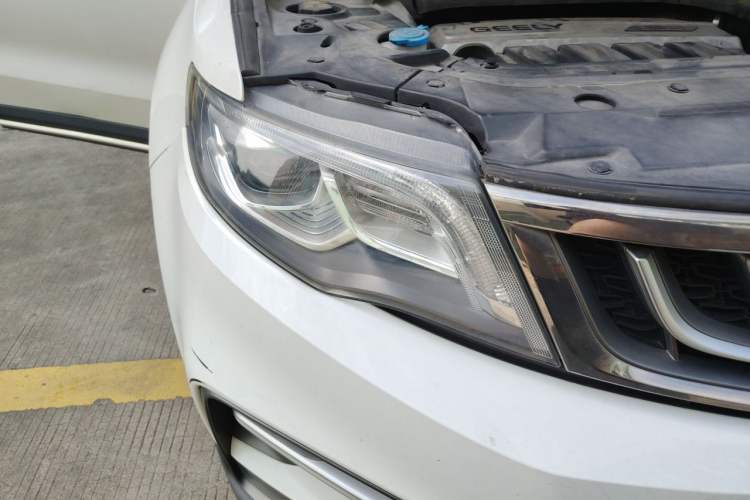 Used Geely Auto Emgrand X7 Sport 2018 Revised Version 1.8TD Automatic Two-Wheel Drive Smart Connectivity 4G-Enabled Edition Right Front Headlight