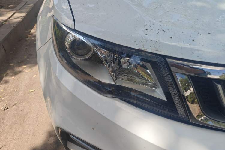 Used Geely Auto Emgrand X7 Sport 2018 1.8TD Automatic Two-Wheel Drive Zhiya Model Right Front Headlight