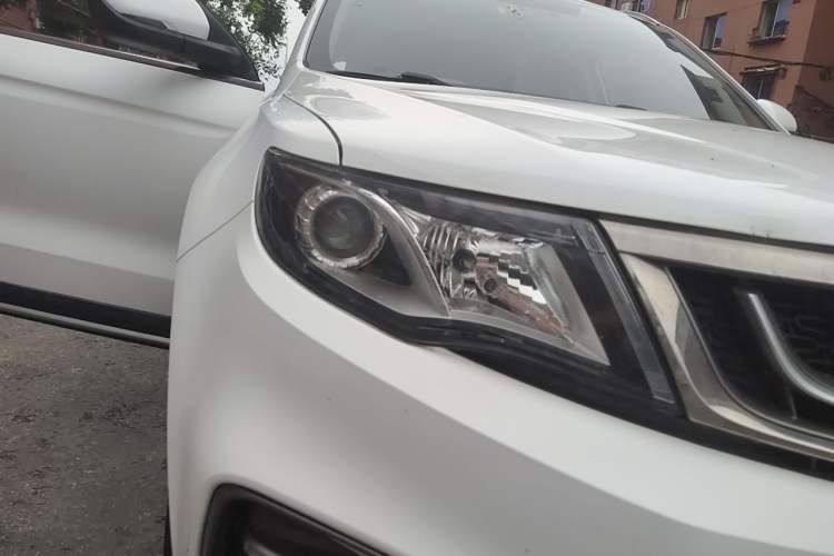 Used Geely Auto Emgrand X7 Sport 2018 2.0L Manual Two-Wheel Drive Zhiya Version Right Front Headlight
