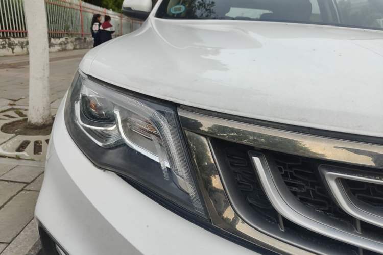 Used Geely Auto Emgrand X7 Sport 2018 1.8TD Automatic Two-Wheel Drive Smart Connect 4G Internet Edition Right Front Headlight