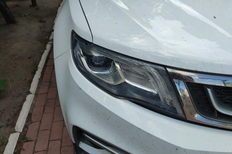 Used Geely Auto Emgrand X7 Sport 2018 1.8TD Automatic Two-Wheel Drive Smart 4G Connected Version Right Front Headlight