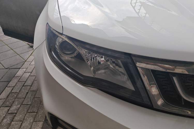 Used Geely Auto Emgrand X7 Sport 2018 1.8TD Automatic Two-Wheel Drive Zhiya Model Right Front Headlight