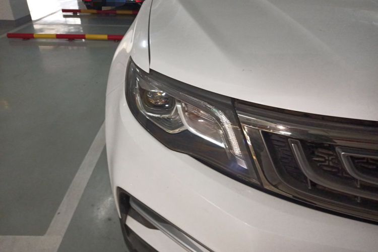 Used Geely Auto Emgrand X7 Sport 2018 1.8TD Automatic Two-Wheel Drive Smart Connect 4G Internet Edition Right Front Headlight