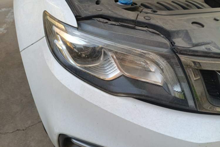 Used Geely Auto Emgrand X7 Sport 2018 1.8TD Automatic Two-Wheel Drive Smart 4G Connected Version Right Front Headlight