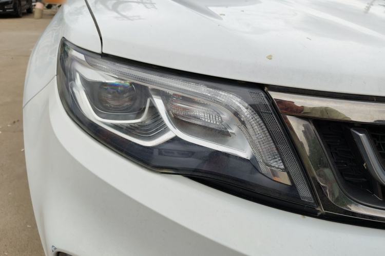Used Geely Auto Emgrand X7 Sport 2018 1.8TD Automatic Two-Wheel Drive Smart Connect 4G Internet Edition Right Front Headlight