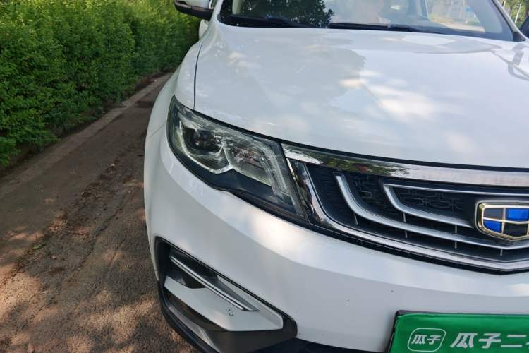 Used Geely Auto Emgrand X7 Sport 2018 1.8TD Automatic Two-Wheel Drive Smart Connect 4G Internet Edition Right Front Headlight