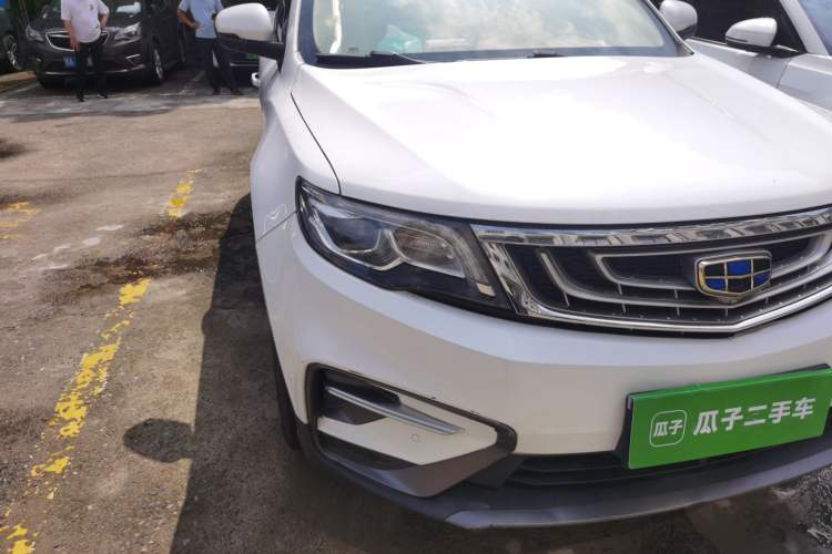 Used Geely Auto Emgrand X7 Sport 2018 1.8TD Automatic Two-Wheel Drive Smart Connect 4G Internet Edition Right Front Headlight