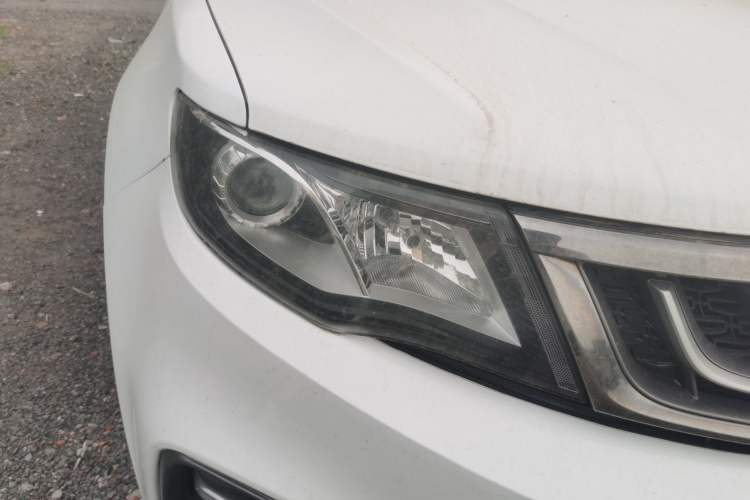 Used Geely Auto Emgrand X7 Sport 2018 2.0L Manual Two-Wheel Drive Zhiya Version Right Front Headlight