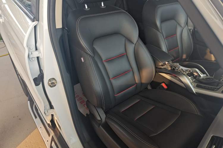 Used Geely Auto Emgrand X7 Sport 2018 1.8TD Automatic Two-Wheel Drive Smart Connect 4G Internet Edition Right Front Seat