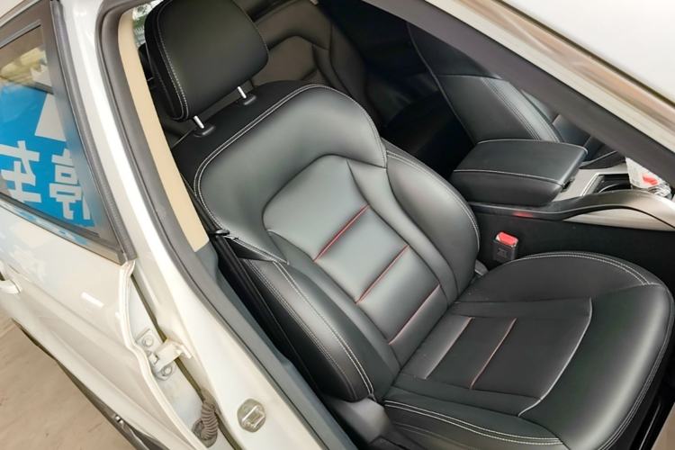 Used Geely Auto Emgrand X7 Sport 2018 1.8TD Automatic Two-Wheel Drive Zhiya Model Right Front Seat