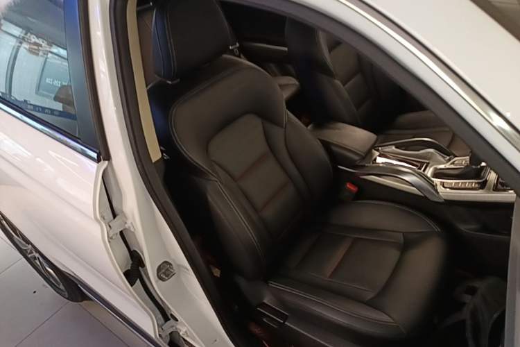 Used Geely Auto Emgrand X7 Sport 2018 1.8TD Automatic Two-Wheel Drive Zhiya Model Right Front Seat