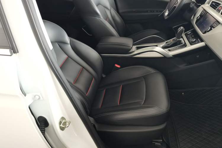 Used Geely Auto Emgrand X7 Sport 2018 1.8TD Automatic Two-Wheel Drive Smart Connect 4G Internet Edition Right Front Seat