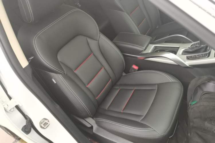 Used Geely Auto Emgrand X7 Sport 2018 1.8TD Automatic Two-Wheel Drive Smart Connect 4G Internet Edition Right Front Seat