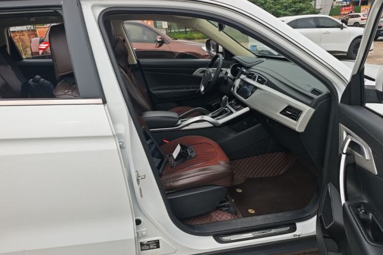 Used Geely Auto Emgrand X7 Sport 2018 1.8TD Automatic Two-Wheel Drive Smart Connect 4G Internet Edition Right Front Seat
