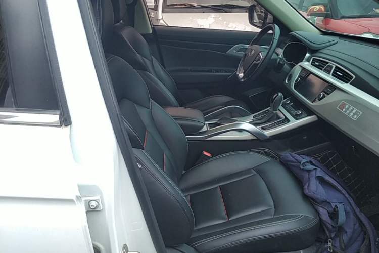 Used Geely Auto Emgrand X7 Sport 2018 1.8TD Automatic Two-Wheel Drive Smart Connect 4G Internet Edition Right Front Seat