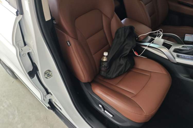 Used Geely Auto Emgrand X7 Sport 2018 1.8TD Automatic All-Wheel-Drive ZhiZun Model with 4G Connectivity Right Front Seat