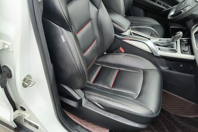 Used Geely Auto Emgrand X7 Sport 2018 1.8TD Automatic Two-Wheel Drive Smart Connect 4G Internet Edition Right Front Seat