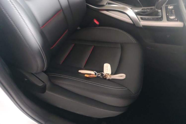 Used Geely Auto Emgrand X7 Sport 2018 1.8TD Automatic Two-Wheel Drive Zhiya Model Right Front Seat