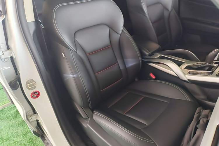 Used Geely Auto Emgrand X7 Sport 2018 1.8TD Automatic Two-Wheel Drive Smart Connect 4G Internet Edition Right Front Seat
