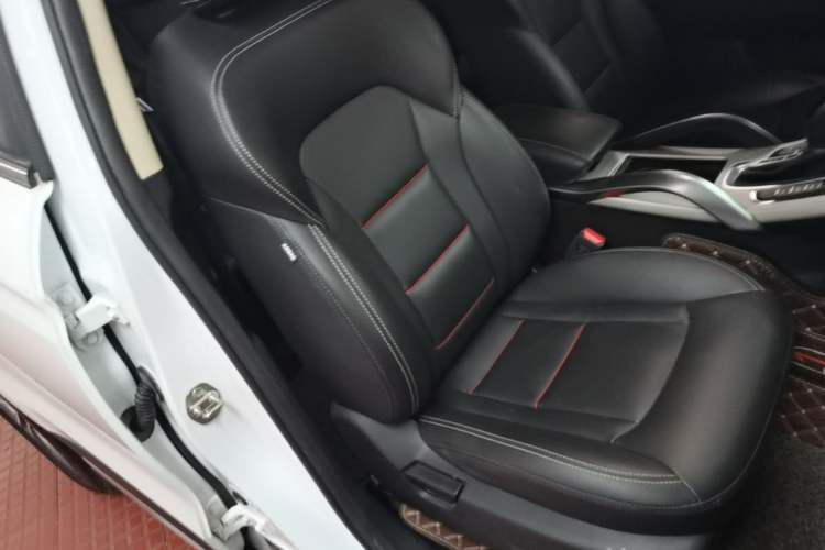 Used Geely Auto Emgrand X7 Sport 2018 1.8TD Automatic Two-Wheel Drive Smart Connect 4G Internet Edition Right Front Seat
