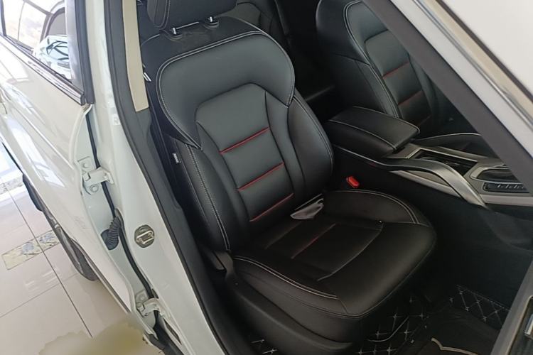 Used Geely Auto Emgrand X7 Sport 2018 1.8TD Automatic Two-Wheel Drive Smart Connect 4G Internet Edition Right Front Seat