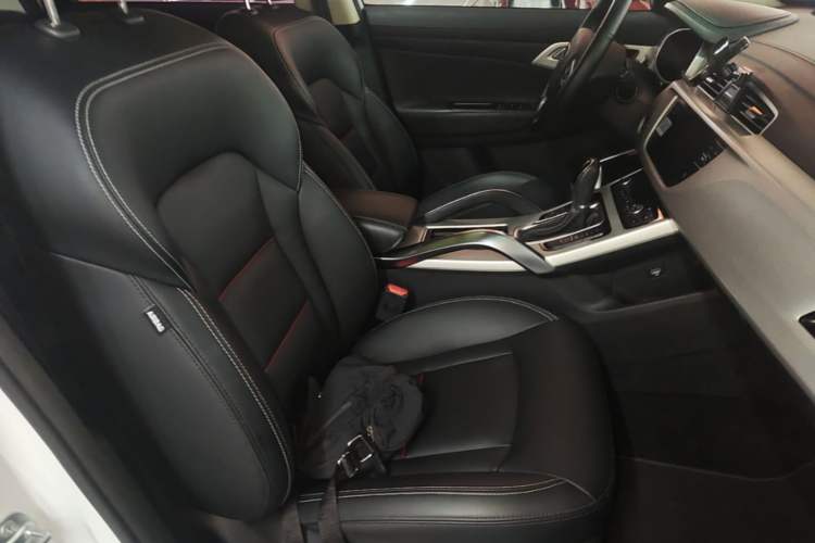 Used Geely Auto Emgrand X7 Sport 2018 1.8TD Automatic Two-Wheel Drive Smart 4G Connected Version Right Front Seat