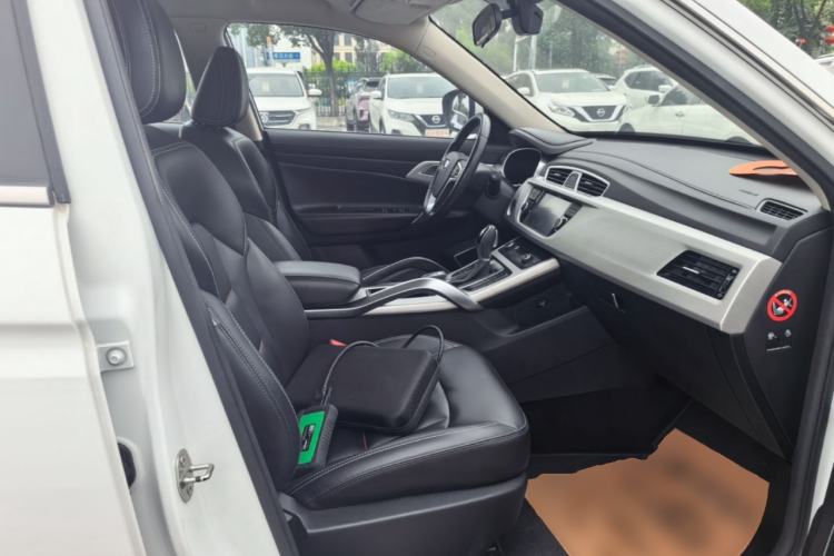 Used Geely Auto Emgrand X7 Sport 2018 1.8TD Automatic Two-Wheel Drive Smart Connect 4G Internet Edition Right Front Seat
