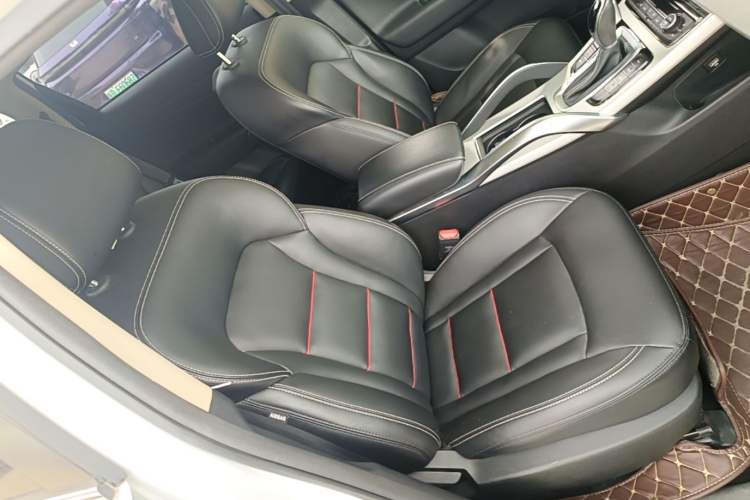 Used Geely Auto Emgrand X7 Sport 2018 1.8TD Automatic Two-Wheel Drive Smart Connect 4G Internet Edition Right Front Seat