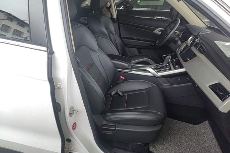 Used Geely Auto Emgrand X7 Sport 2018 1.8TD Automatic Two-Wheel Drive Smart Connect 4G Internet Edition Right Front Seat