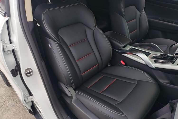 Used Geely Auto Emgrand X7 Sport 2018 1.8TD Automatic Two-Wheel Drive Smart Connect 4G Internet Edition Right Front Seat