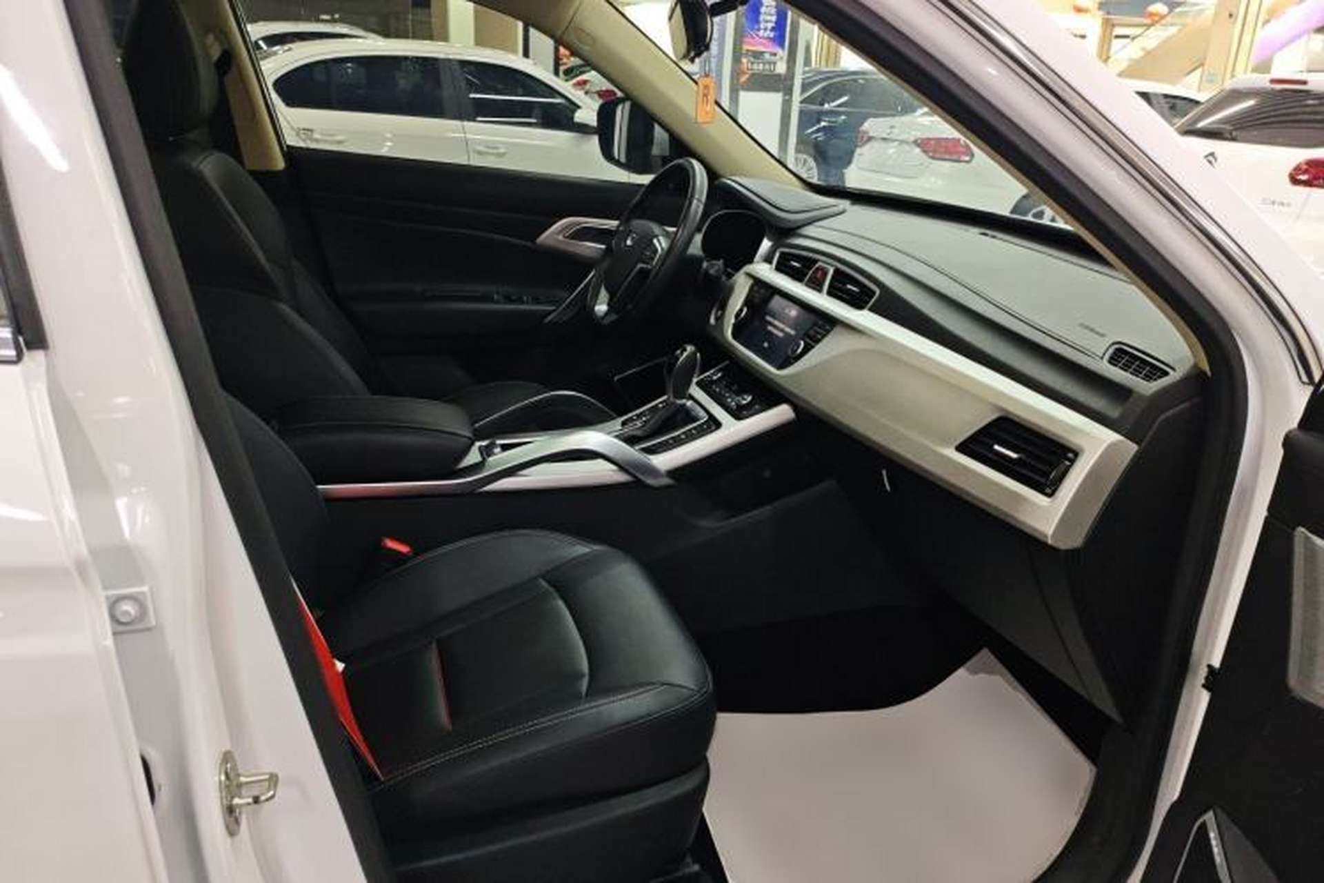 Used Geely Auto Emgrand X7 Sport 2018 1.8TD Automatic Two-Wheel Drive Smart Connect 4G Internet Edition Right Front Seat