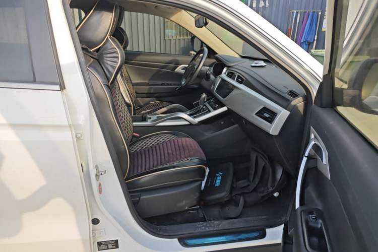 Used Geely Auto Emgrand X7 Sport 2018 1.8TD Automatic Two-Wheel Drive Smart Connect 4G Internet Edition Right Front Seat