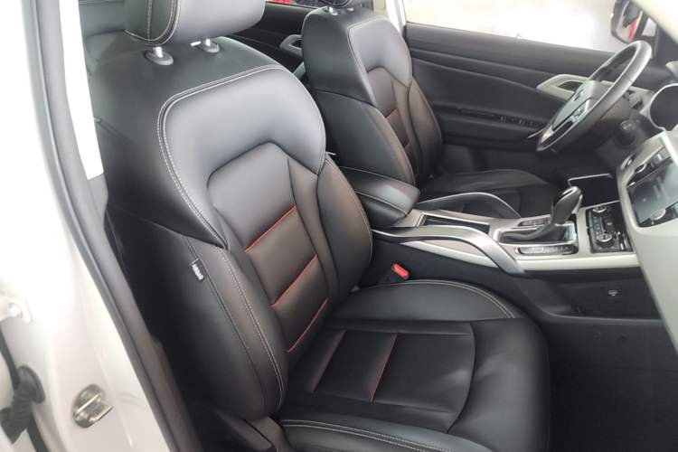 Used Geely Auto Emgrand X7 Sport 2018 1.8TD Automatic Two-Wheel Drive Smart Connect 4G Internet Edition Right Front Seat