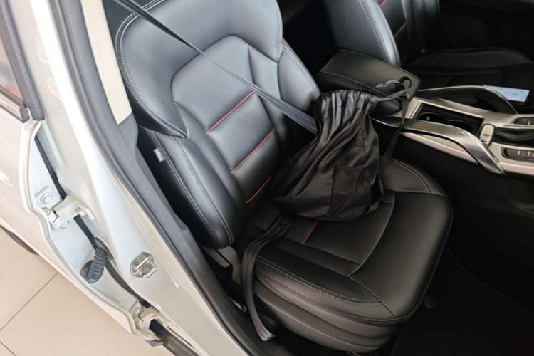 Used Geely Auto Emgrand X7 Sport 2018 1.8TD Automatic Two-Wheel Drive Smart Connect 4G Internet Edition Right Front Seat