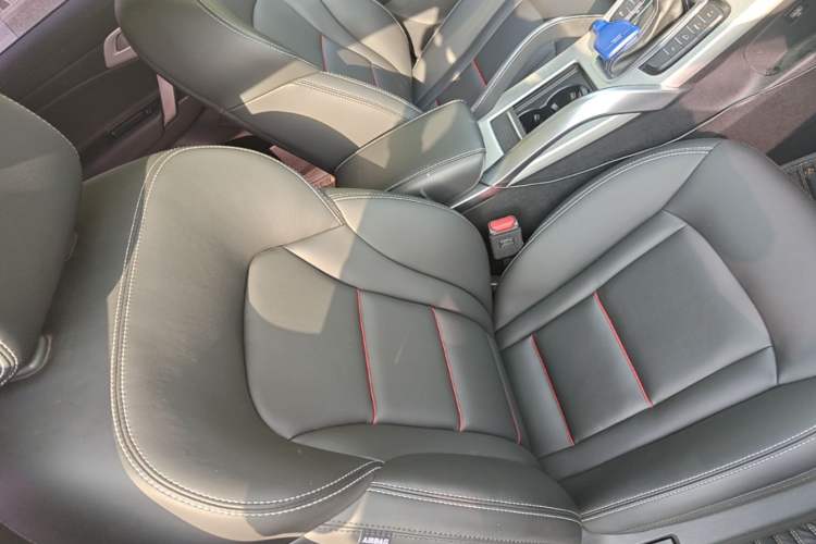 Used Geely Auto Emgrand X7 Sport 2018 1.8TD Automatic Two-Wheel Drive Smart Connect 4G Internet Edition Right Front Seat