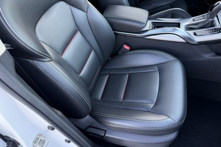 Used Geely Auto Emgrand X7 Sport 2018 1.8TD Automatic Two-Wheel Drive Zhiya Model Right Front Seat