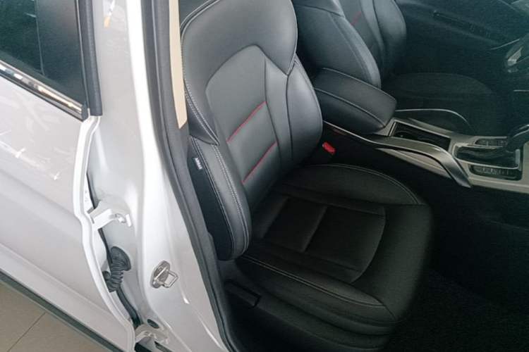 Used Geely Auto Emgrand X7 Sport 2018 1.8TD Automatic Two-Wheel Drive Smart Connect 4G Internet Edition Right Front Seat
