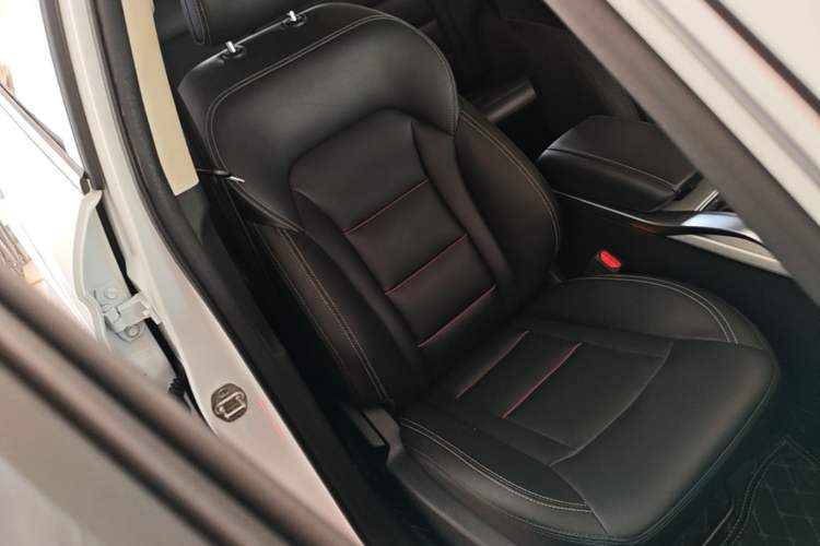 Used Geely Auto Emgrand X7 Sport 2018 1.8TD Automatic Two-Wheel Drive Zhiya Model Right Front Seat