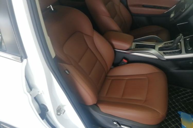 Used Geely Auto Emgrand X7 Sport 2018 1.8TD Automatic Two-Wheel Drive ZhiZun Model with 4G Connectivity Right Front Seat