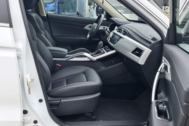 Used Geely Auto Emgrand X7 Sport 2018 1.8TD Automatic Two-Wheel Drive Smart Connect 4G Internet Edition Right Front Seat