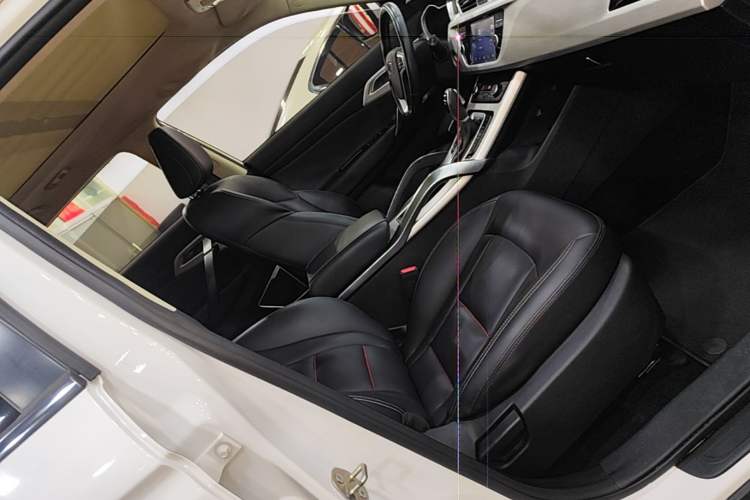 Used Geely Auto Emgrand X7 Sport 2018 1.8TD Automatic Two-Wheel Drive Zhiya Model Right Front Seat