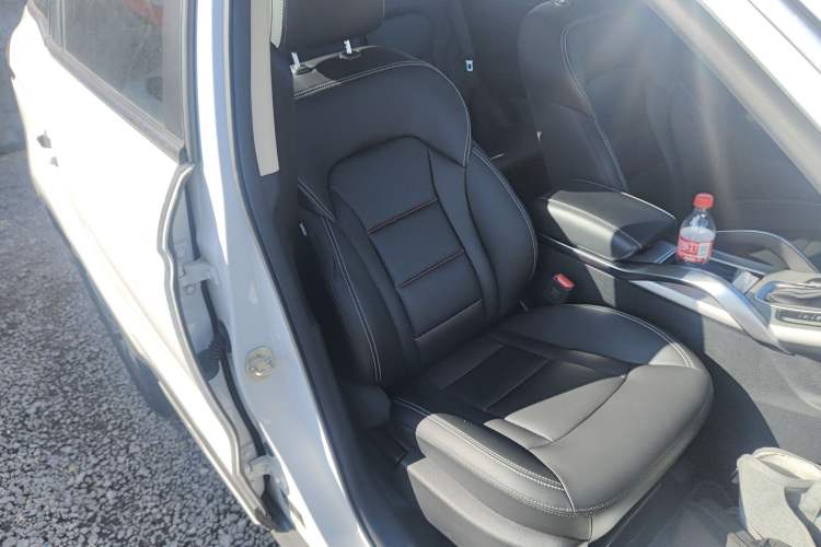 Used Geely Auto Emgrand X7 Sport 2018 1.8TD Automatic Two-Wheel Drive Smart Connect 4G Internet Edition Right Front Seat