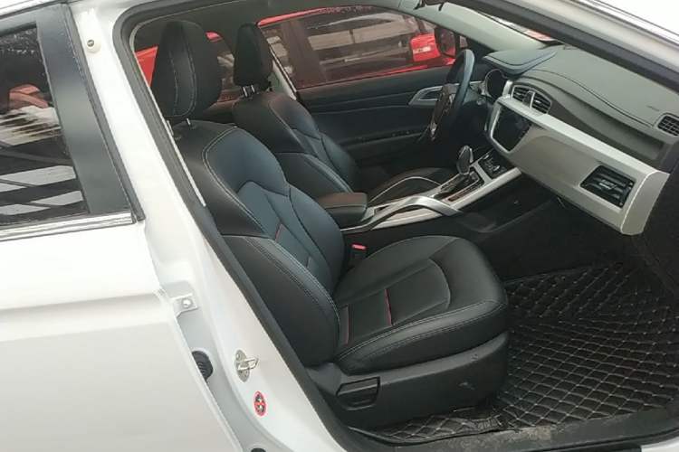 Used Geely Auto Emgrand X7 Sport 2018 1.8TD Automatic Two-Wheel Drive Zhiya Model Right Front Seat
